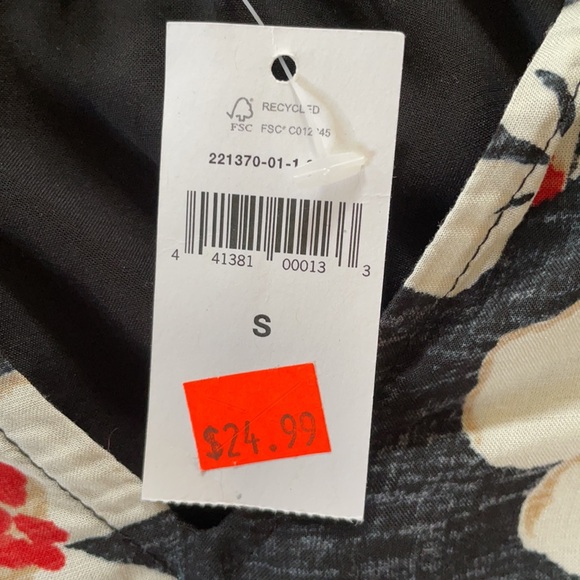 Gap Black with white and red floral tank - Picture 4 of 5